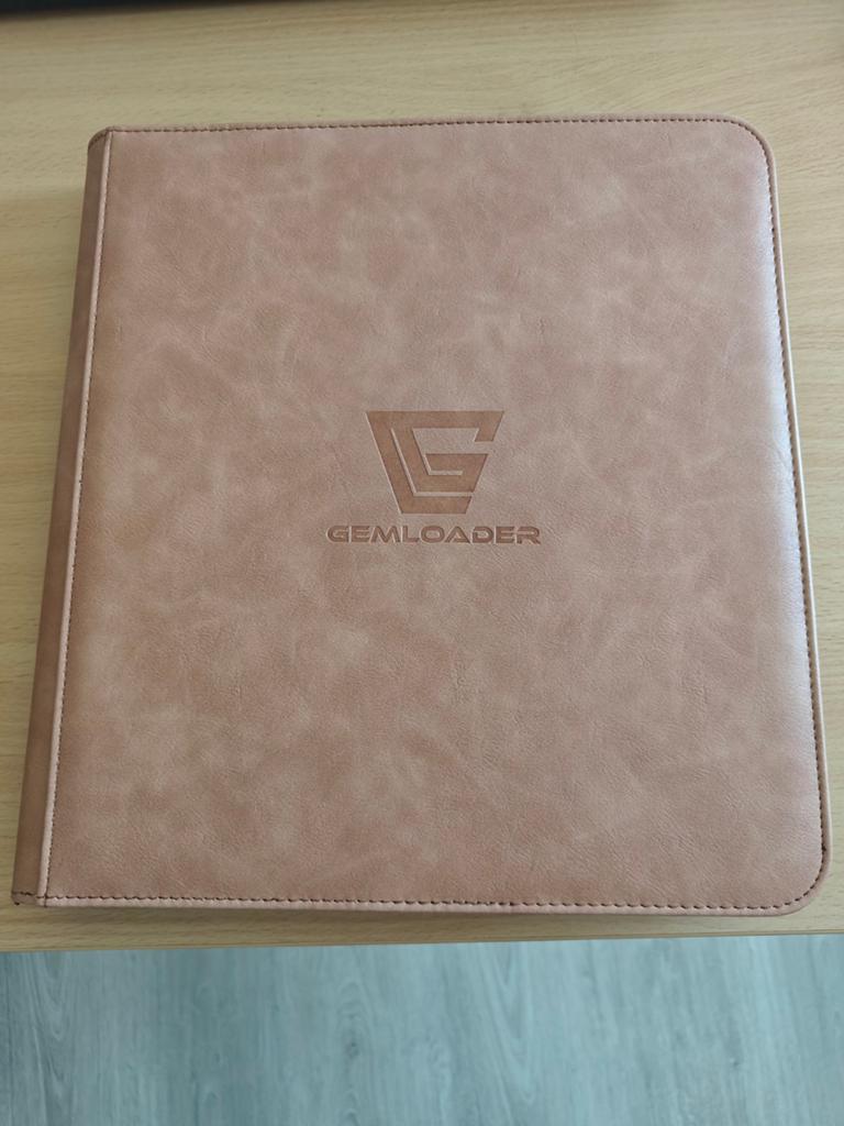 Gemloader binder 4x4, Hobby en Vrije tijd, Verzamelkaartspellen | Pokémon, Ophalen