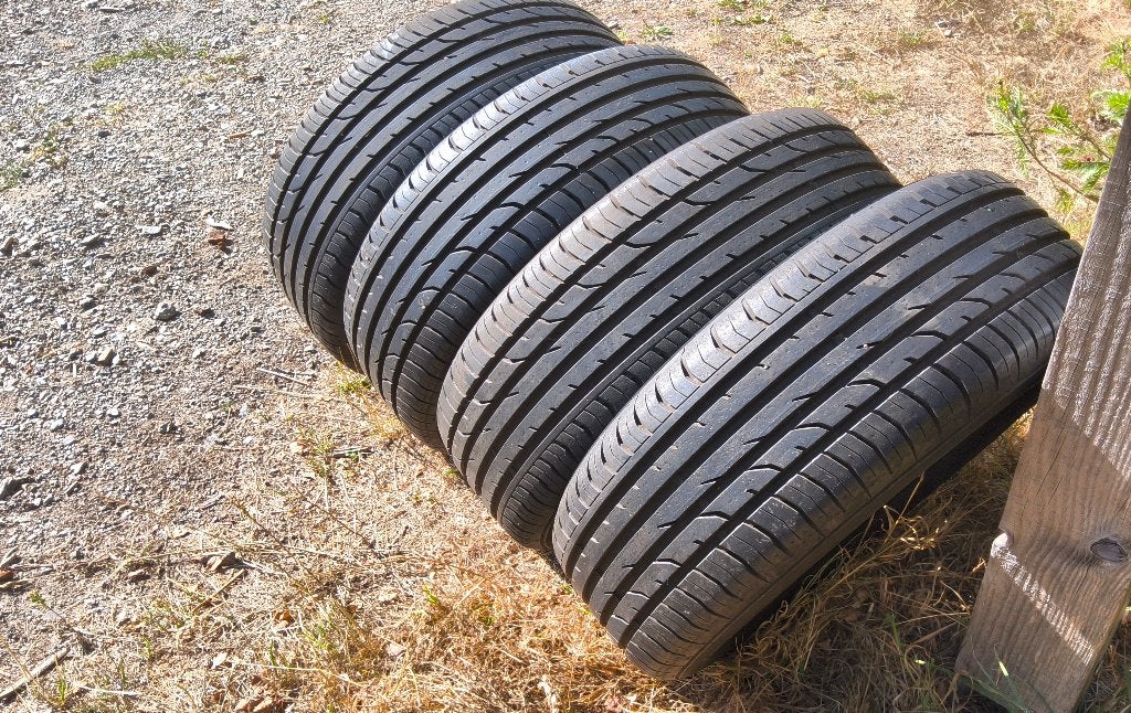Très bons pneus été 205/55-16 avec 6 et 7 mm de profil, Autos : Pièces & Accessoires, Pneus et Jantes, 16 pouces, Pneus été, 205 mm