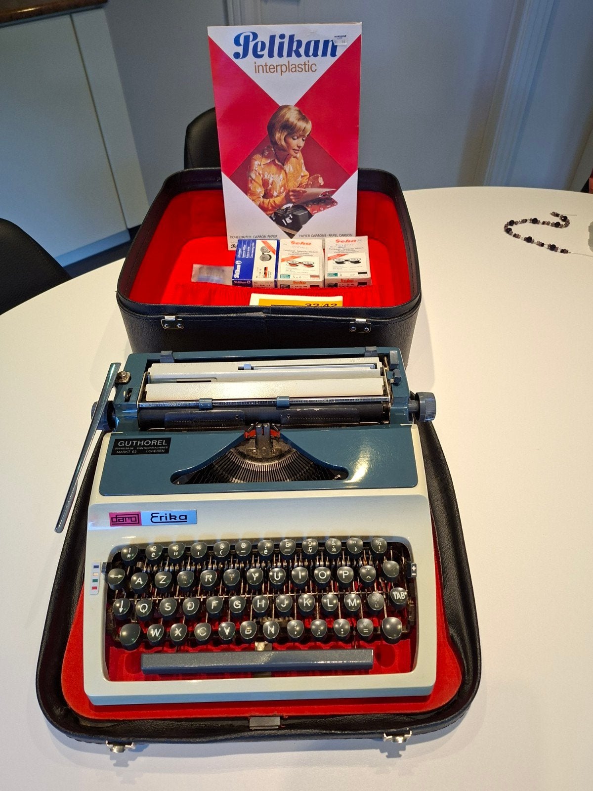 Vintage Daro Erika Typemachine met Koffer & Extra Linten, Diversen, Ophalen, Gebruikt