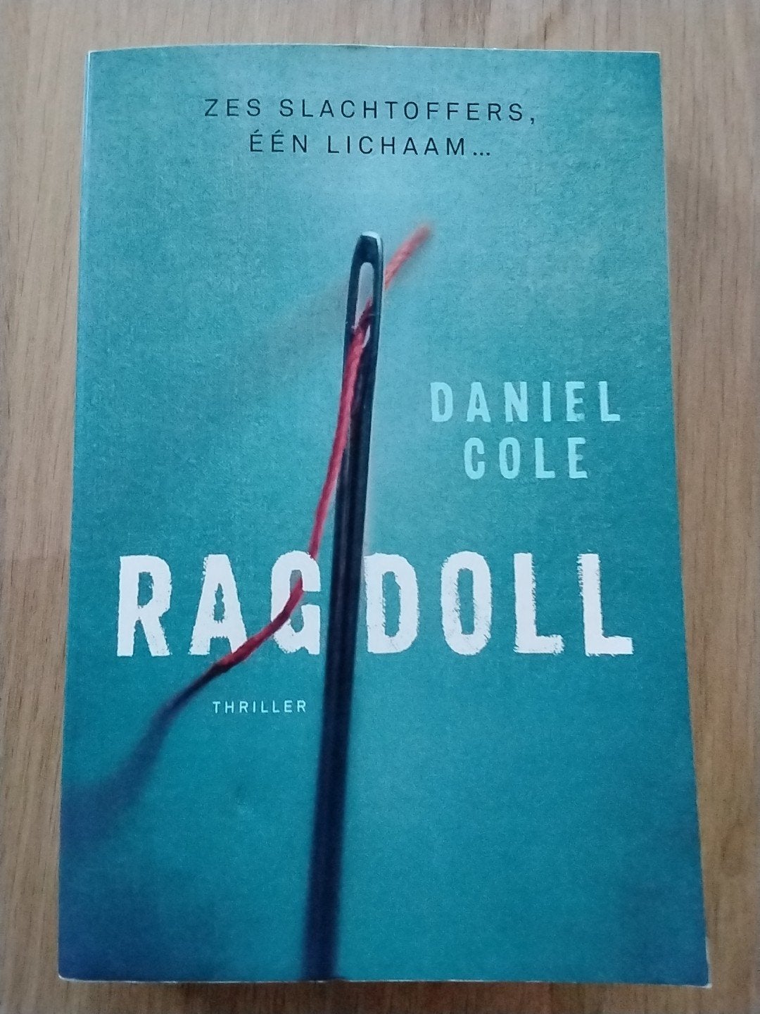 Boek Ragdol van Daniel Cole, Boeken, Ophalen of Verzenden, Zo goed als nieuw, Daniel cole