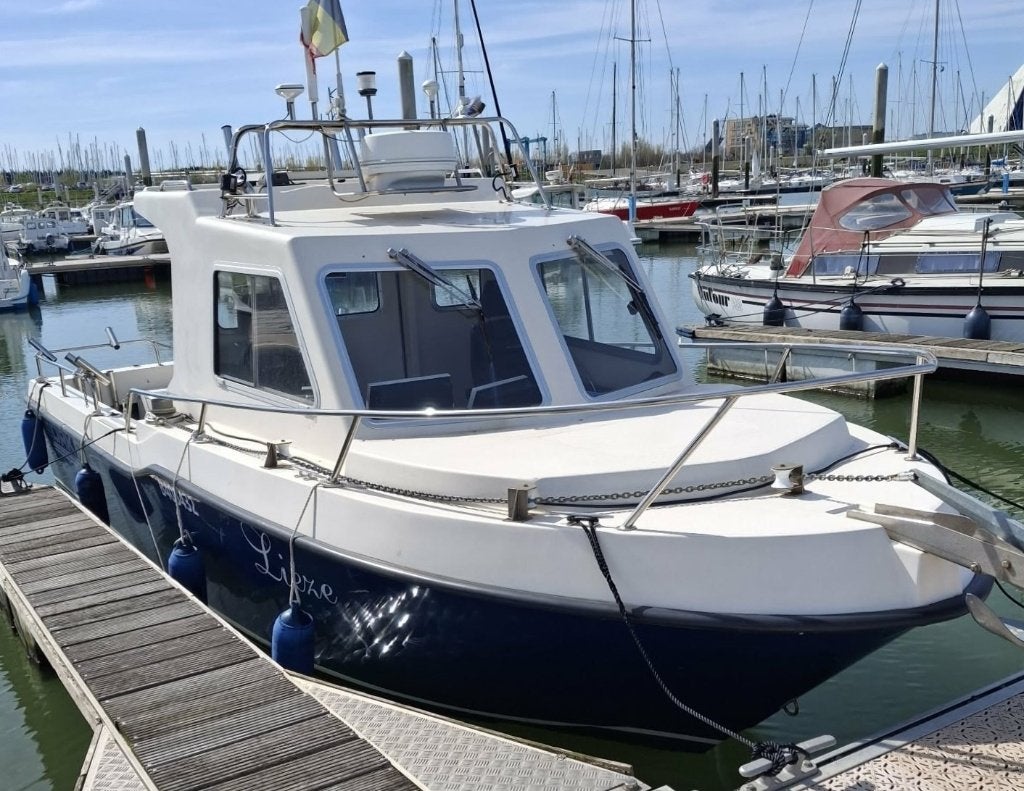Boot Orka 800, Sports nautiques & Bateaux, Bateaux de pêche & à console, Diesel, 260 ch, Utilisé, Polyester