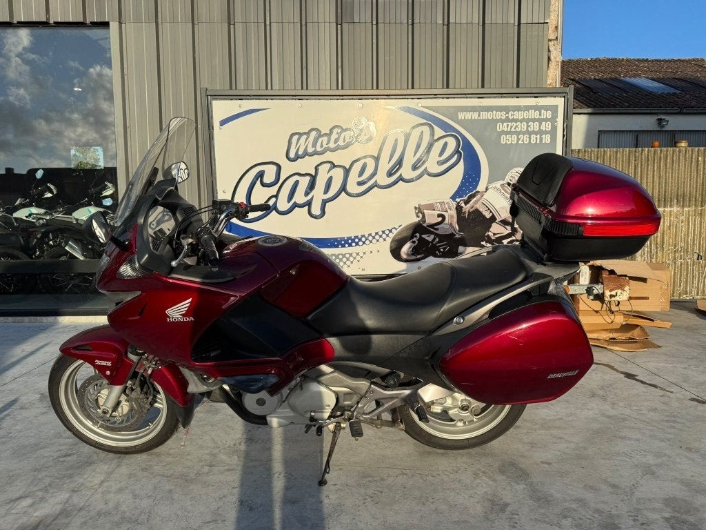 Honda	Deauville NT700, Motoren, 700 cc, Bedrijf, Meer dan 35 kW