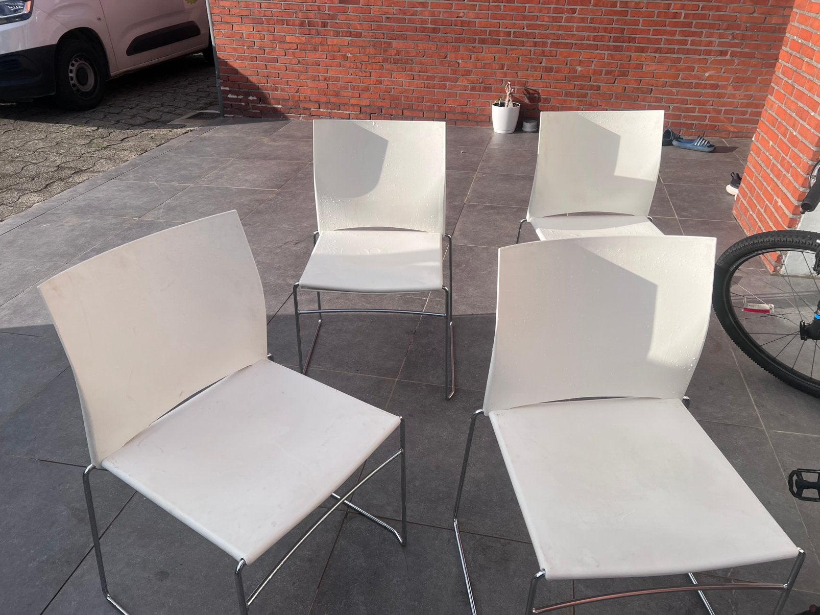 4 Viasit Designstoelen – Wit – Chromen onderstel Stoelen, Ophalen, Zo goed als nieuw