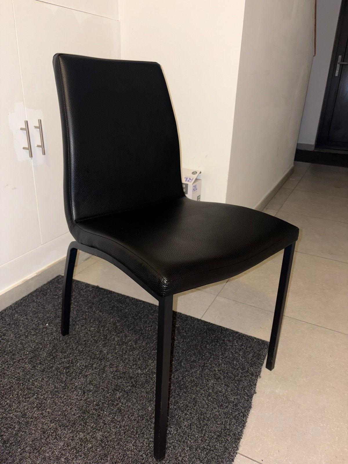 4 chaises noir, Ophalen, Zo goed als nieuw, Zwart, Vier