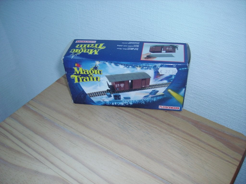 WAGON DE MARCHANDISES BRUN FLEISCHMANN MAGIC TRAIN « Oe », Hobby & Loisirs créatifs, Neuf, Enlèvement ou Envoi, Fleischmann, Wagon