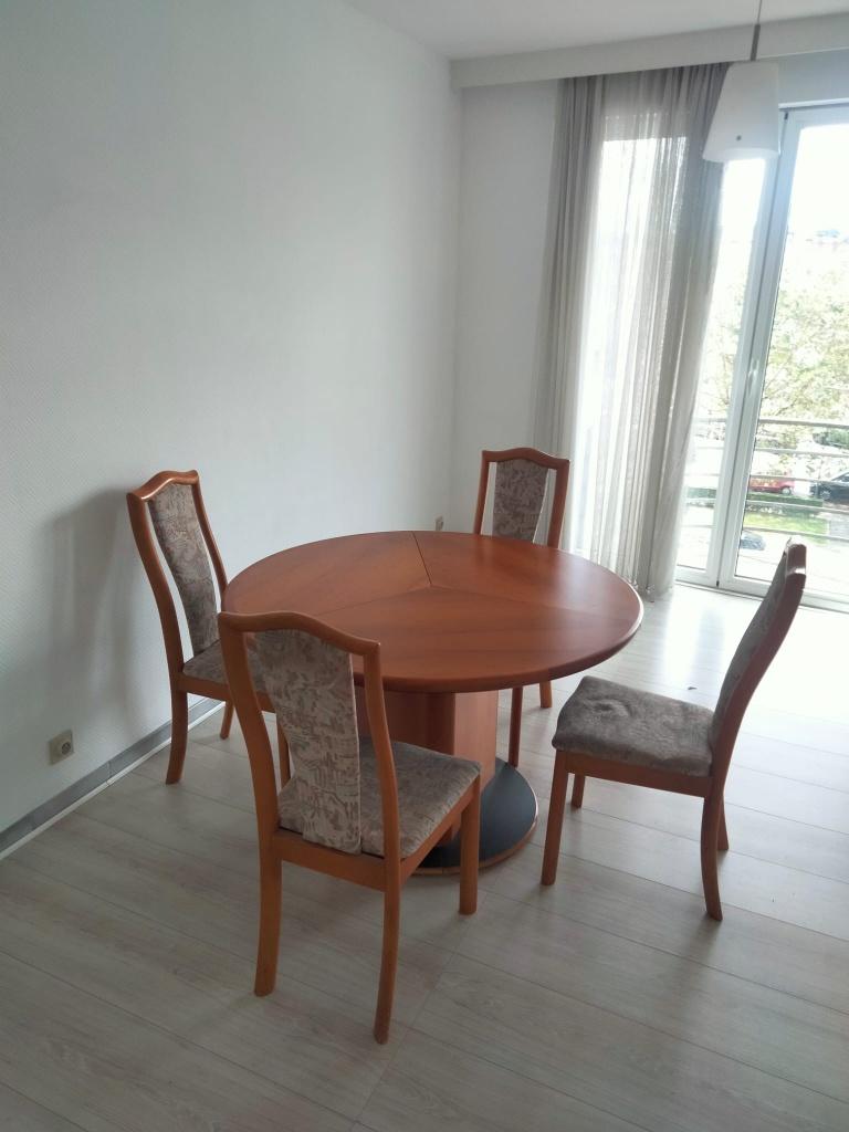 Eettafel + 4 stoelen Skovby, Ophalen, 100 tot 150 cm, Rond, Zo goed als nieuw