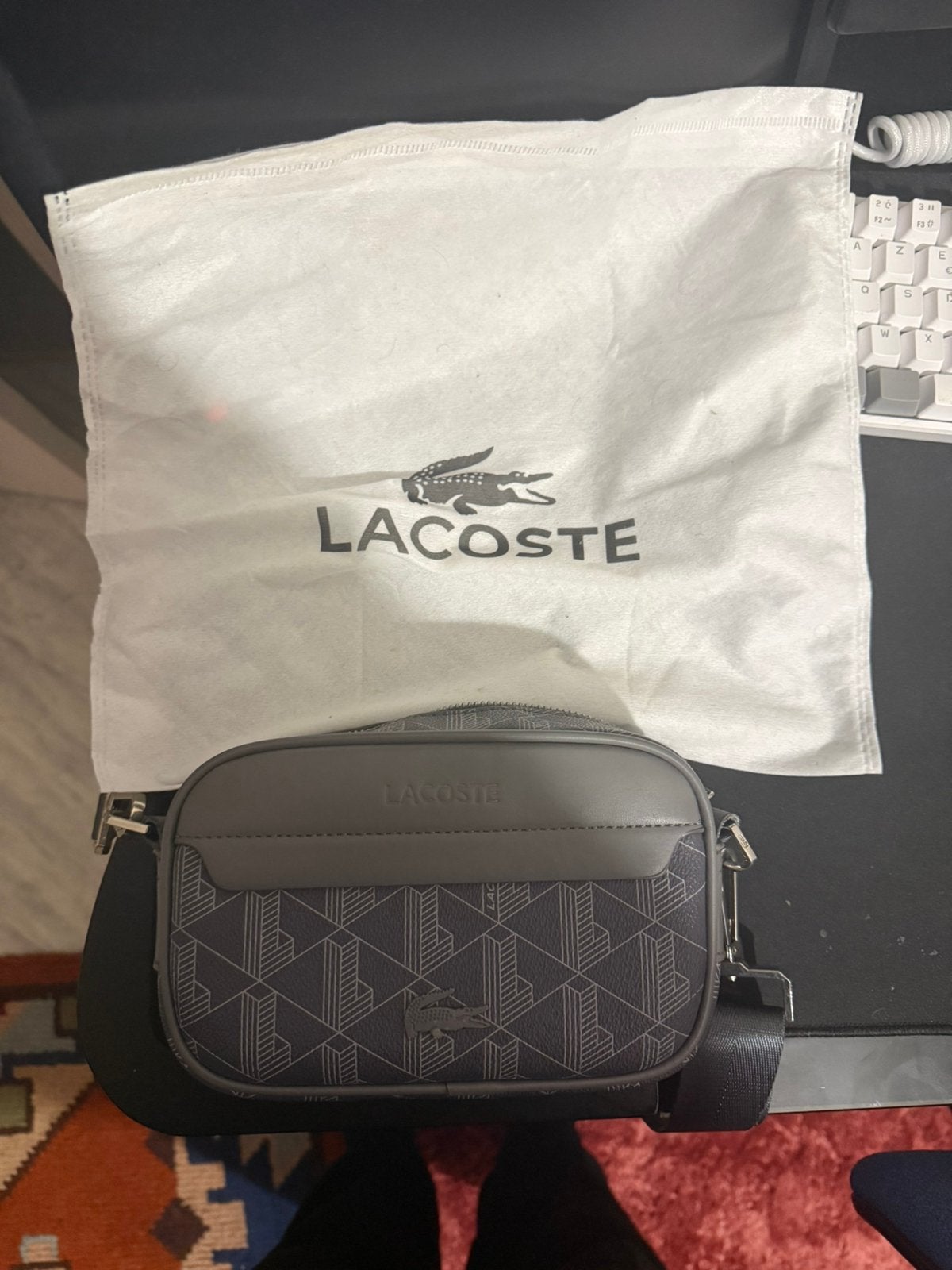 Sacoche lacoste grise, Enlèvement, Comme neuf