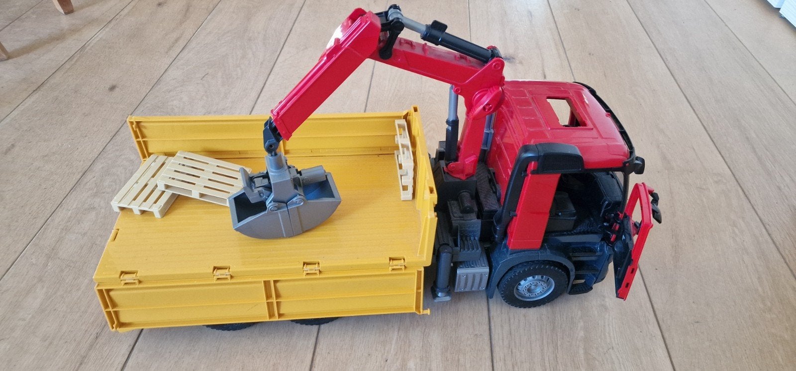 Bruder vrachtwagen met kraan en graafbak, Kinderen en Baby's, Ophalen, Gebruikt