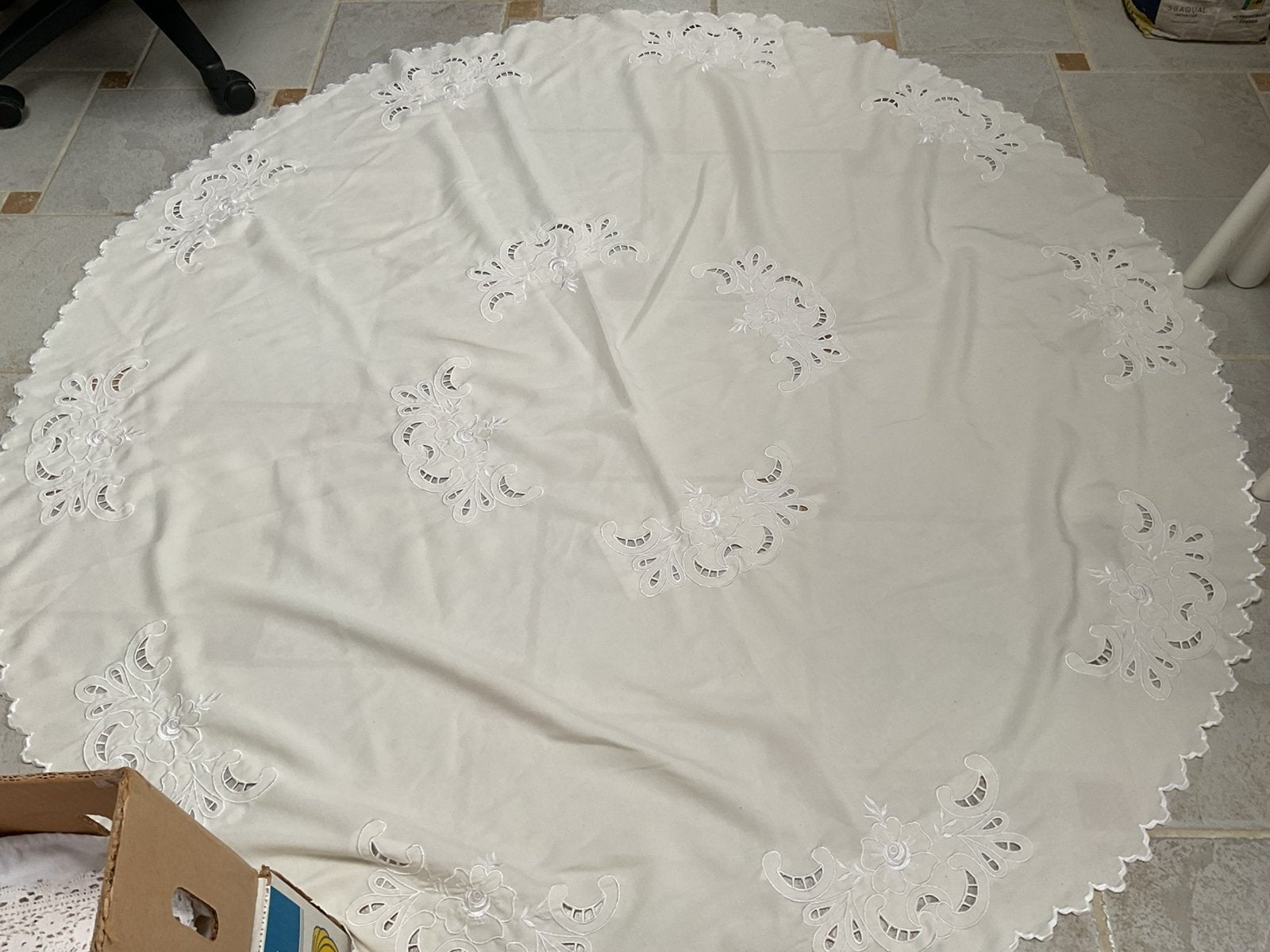 Rond tafelkleed diam 160 cm, Maison & Meubles, Nappe, Enlèvement ou Envoi, Utilisé, Autour de
