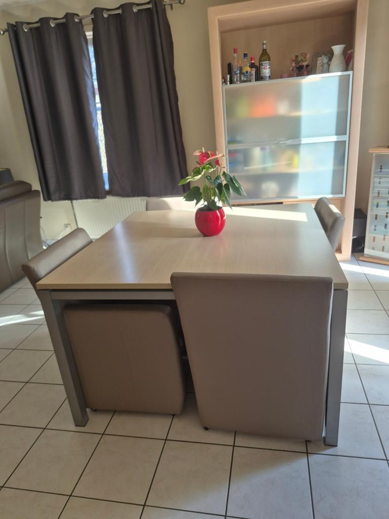 Tafel met 4 cupzetels, Ophalen