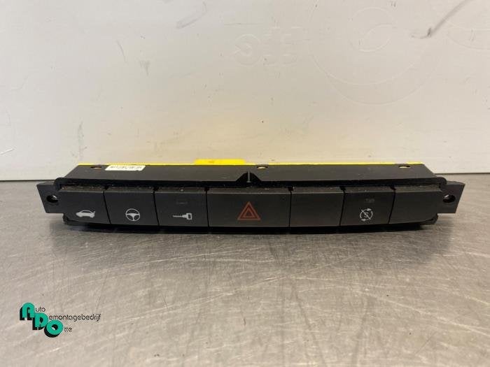 Commutateur éclairage d'urgence d'un Fiat Punto Grande (Pun, Autos : Pièces & Accessoires, -, 3 mois de garantie, Utilisé, Fiat