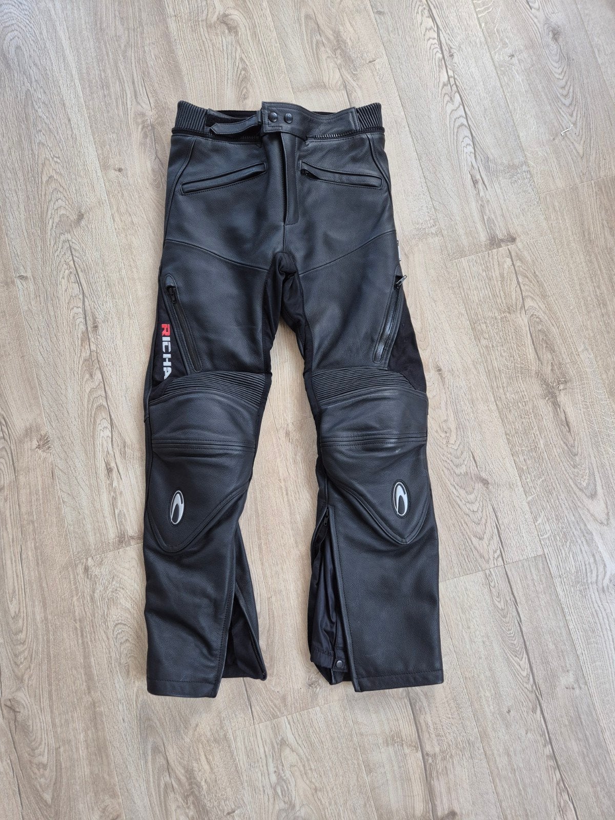 Lederen motorbroek Richa maat 48, Motos, Vêtements | Vêtements de moto, Enlèvement ou Envoi