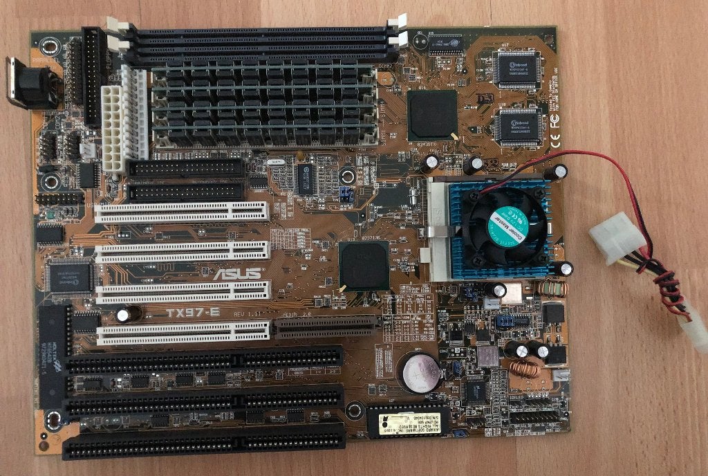 MB22 Asus TX97-E (Socket7, AT) + Intel P200 MMX  + 128MB Ram, Computers en Software, Moederborden, Ophalen, Overige soorten, Zo goed als nieuw