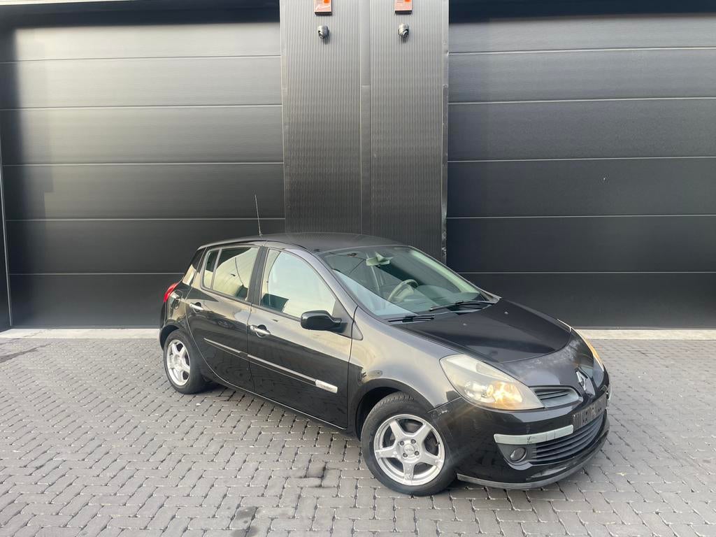 Renault Clio Essence édition spéciale Paris Control deja Ok, Autos, Achat, Entreprise, Boîte manuelle, 5 portes