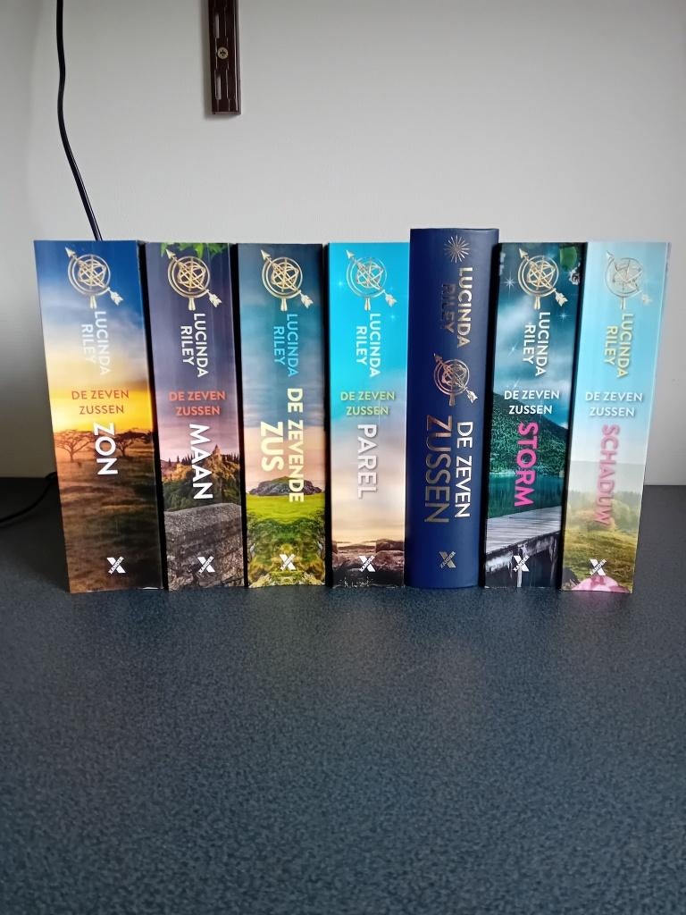Boeken de 7 zussen, Ophalen, Zo goed als nieuw, Lucinda Riley