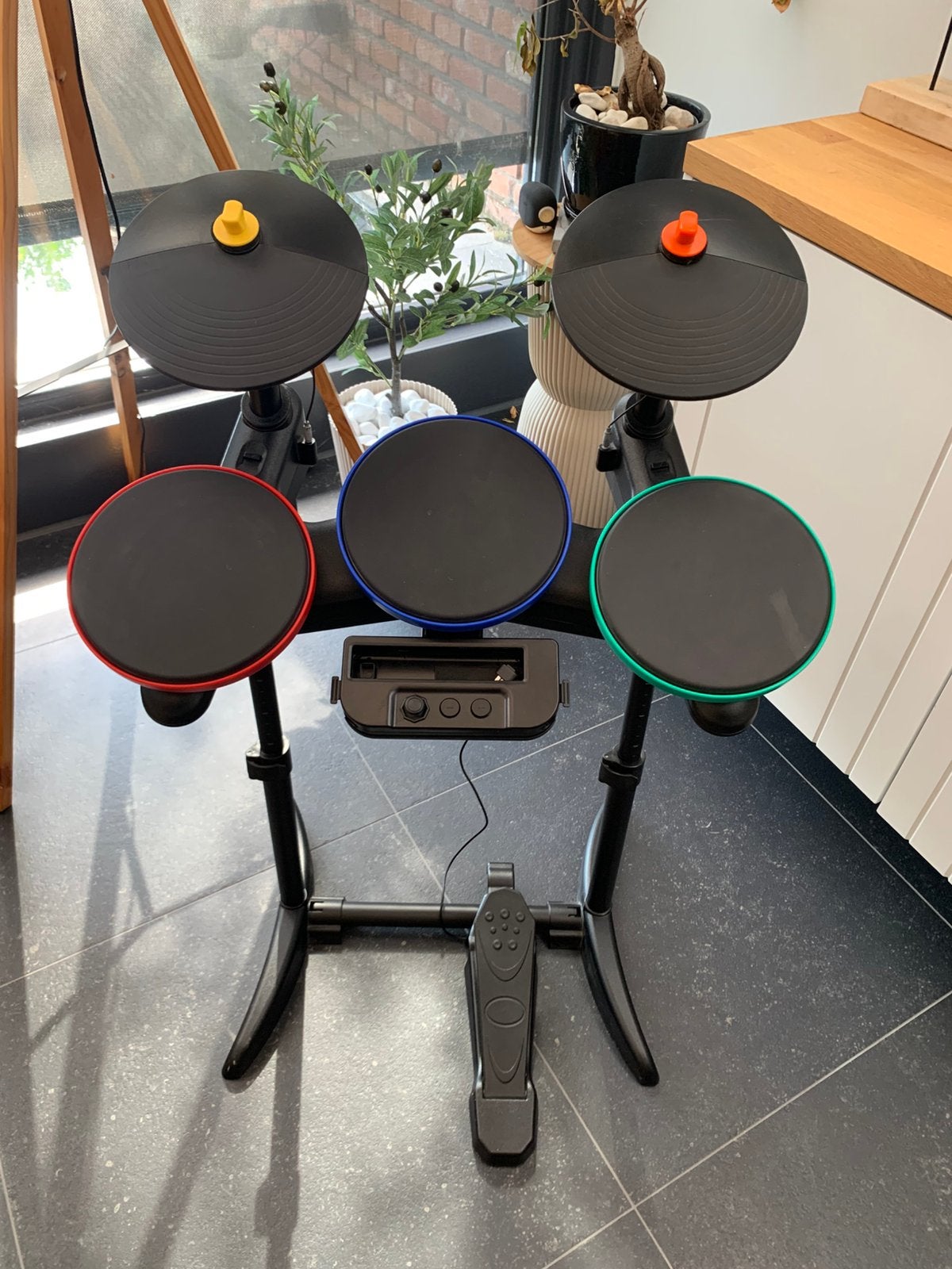 Guitar Hero drum Wii + Guitar Hero Warriors of rock game, Ophalen, Zo goed als nieuw