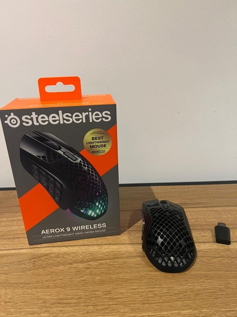 Steelseries Aerox 9 Wireless, Computers en Software, Muizen, Rechtshandig, Muis, Ophalen of Verzenden, Zo goed als nieuw
