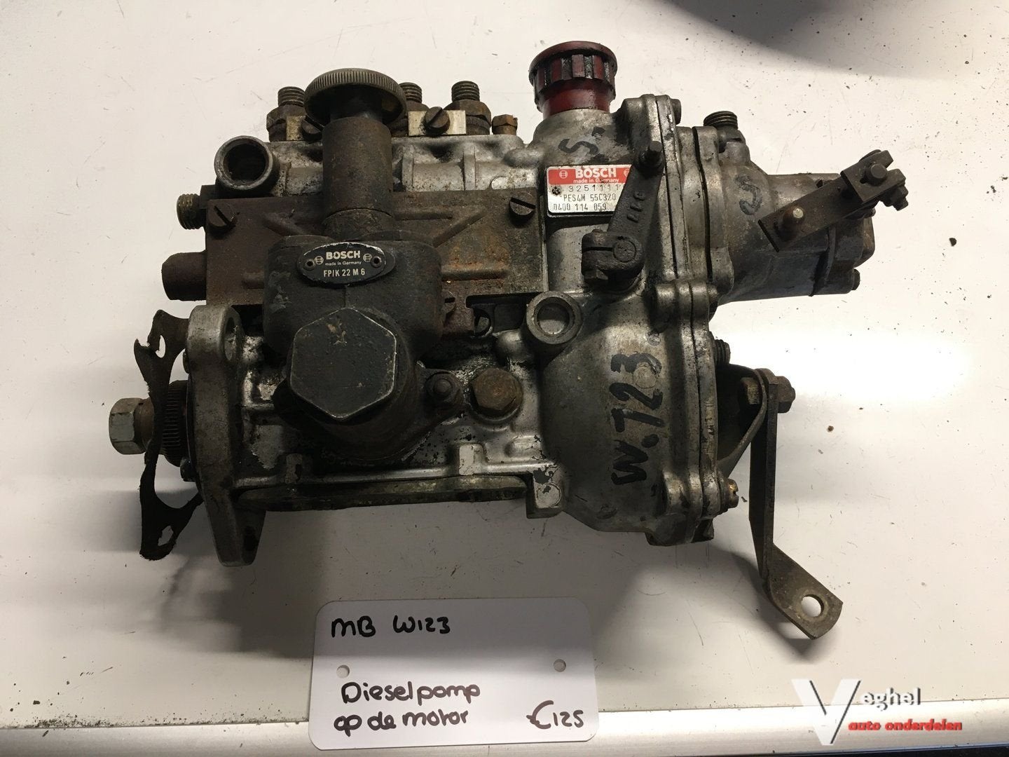 Mercedes W123 Dieselpomp ( op de motor)  0 400 114 059, Gebruikt, -, -, Ophalen of Verzenden