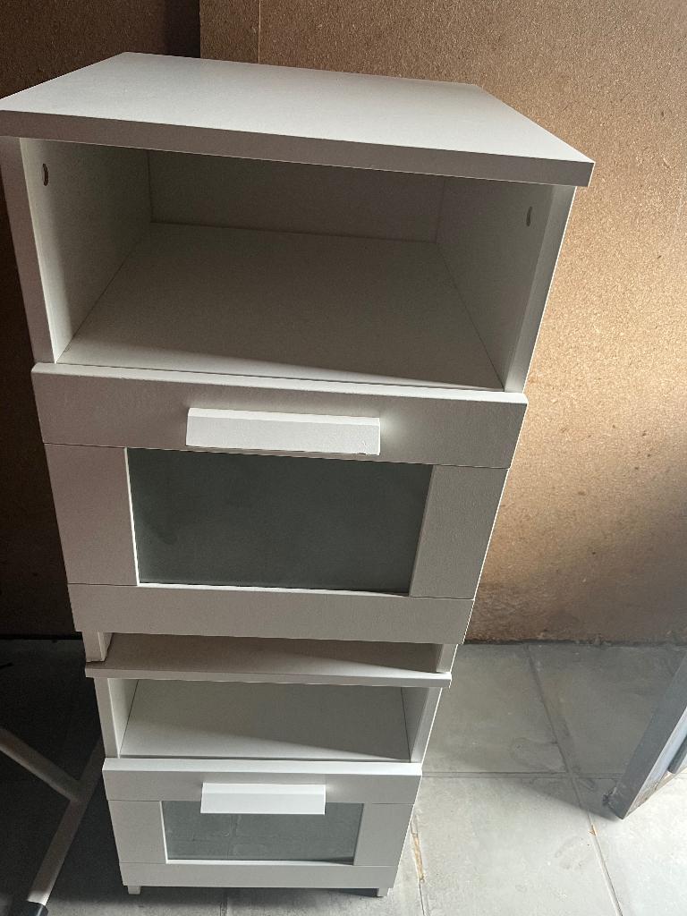2 witte Brimnes nachtkastjes, Ophalen, Gebruikt, Minder dan 45 cm, Minder dan 55 cm