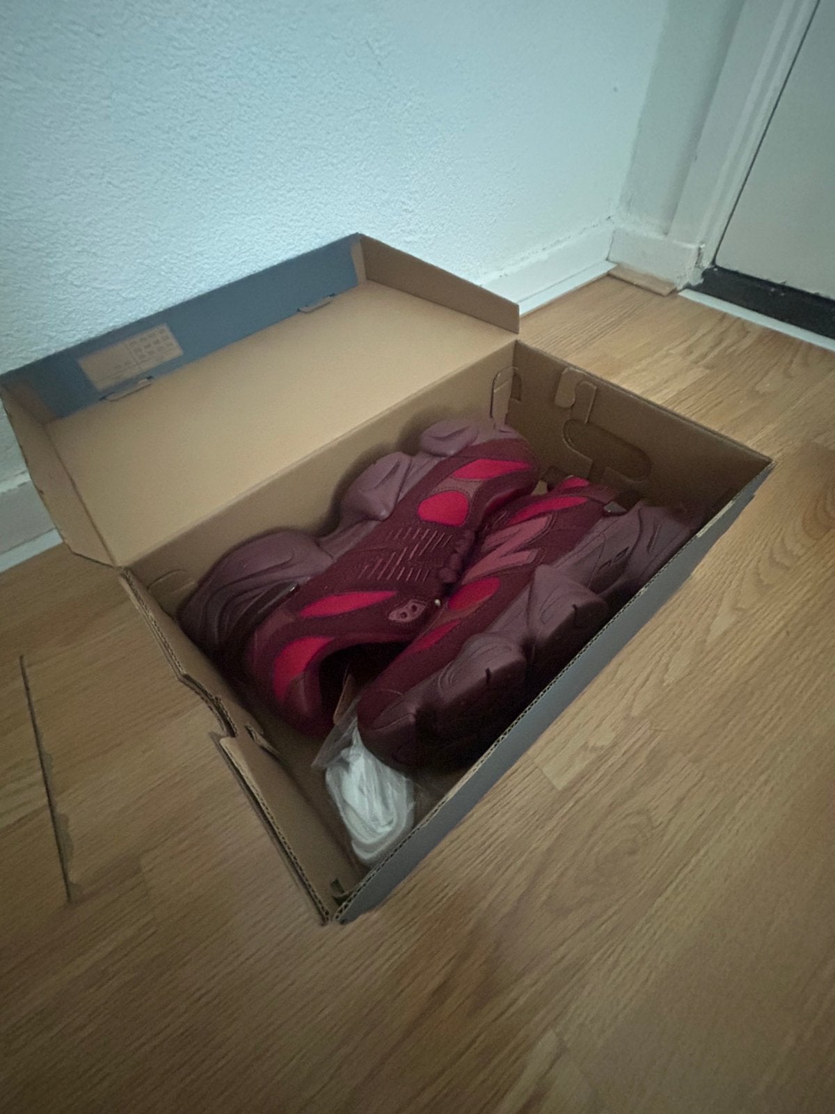 New balance 9060 maat 38, Vêtements | Femmes, Chaussures, Enlèvement ou Envoi, Comme neuf, Rouge