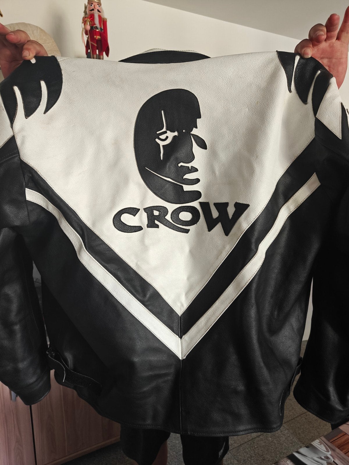 Motorjas the Crow, Enlèvement