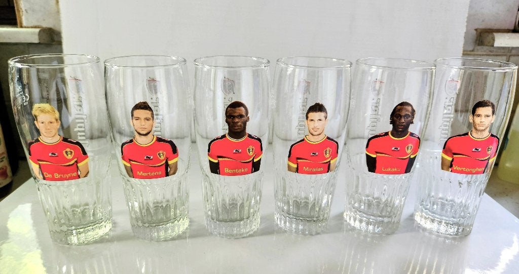 6 Jupiler bierglazen met voetballers., Verzamelen, Ophalen, Nieuw, Glas of Glazen, Jupiler