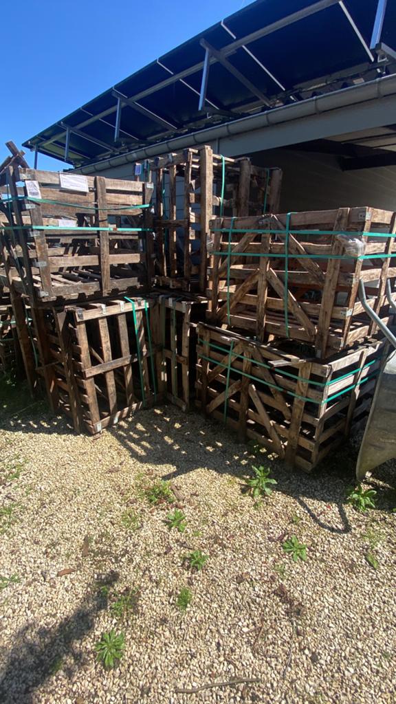 Gratis Kisten waar stenen van  oprit in lagen, Jardin & Terrasse, Moins de 3 m³, Enlèvement, Autres essences de bois