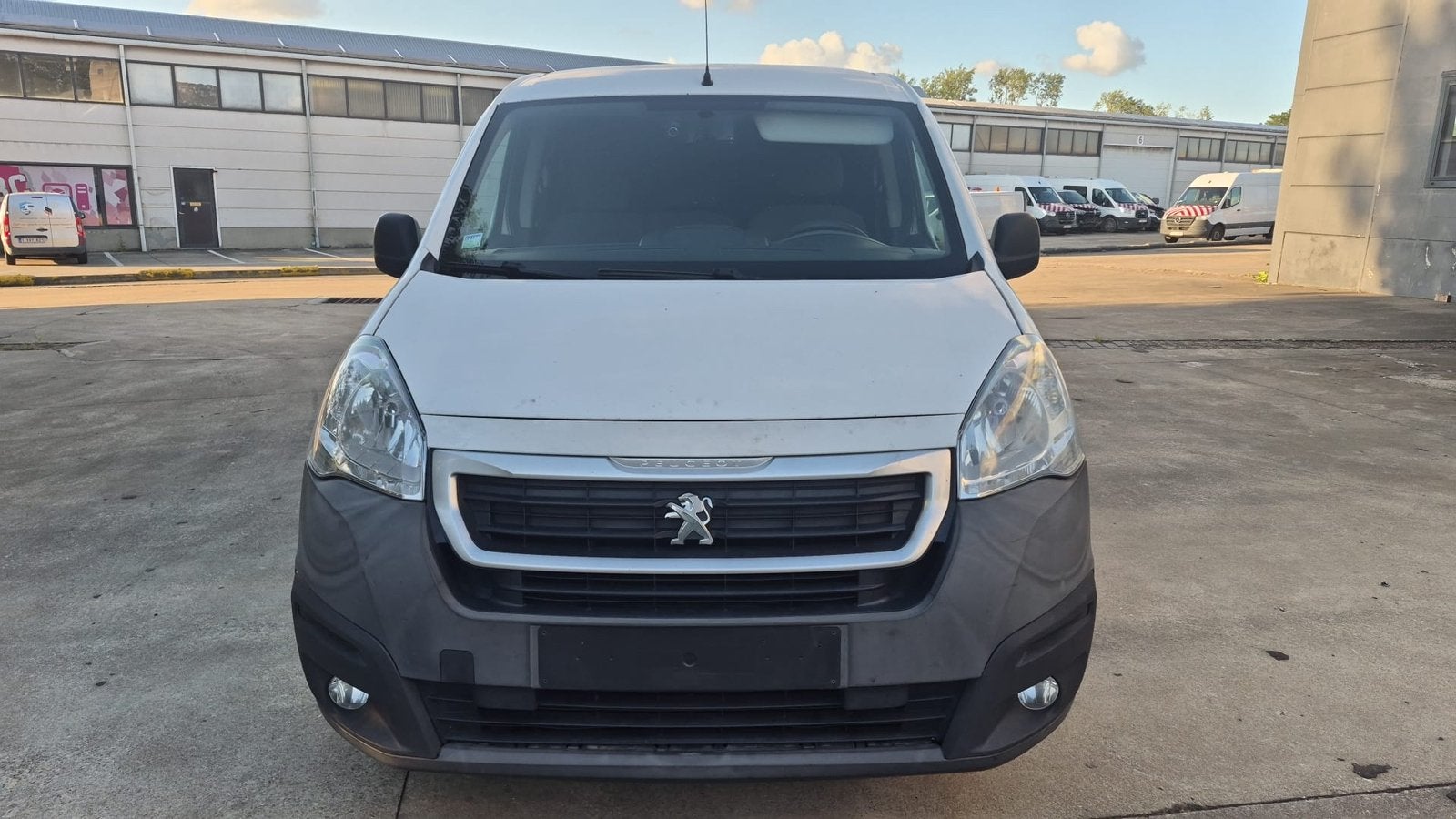 Peugeot Partner 1.6 HDI–2015 –180000 km–Lichte vracht, Auto's, Stof, Zwart, Parkeersensor, Wit