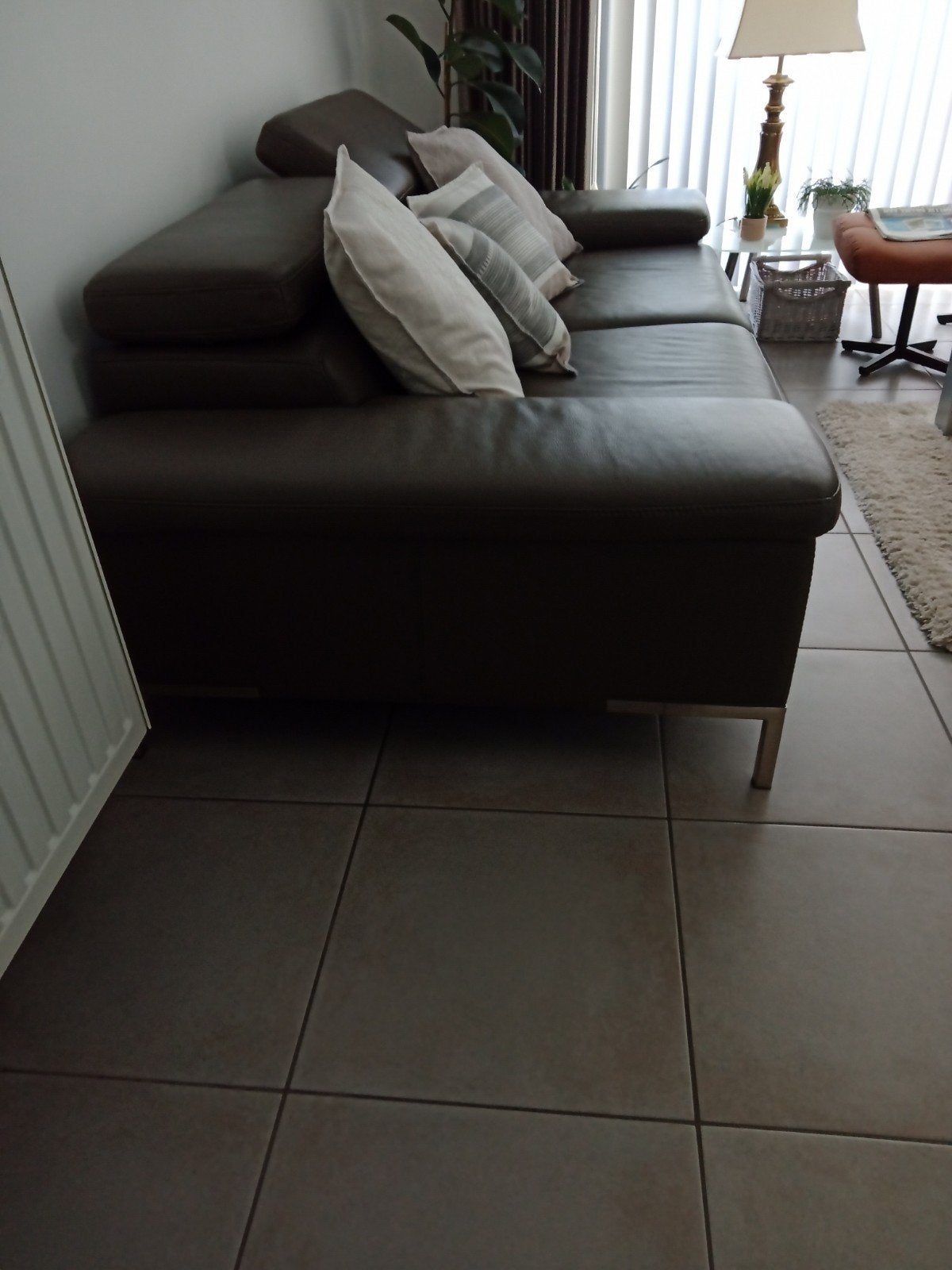 Lederen zetel , design ,2,14 m. Breedte, grijs., Ophalen