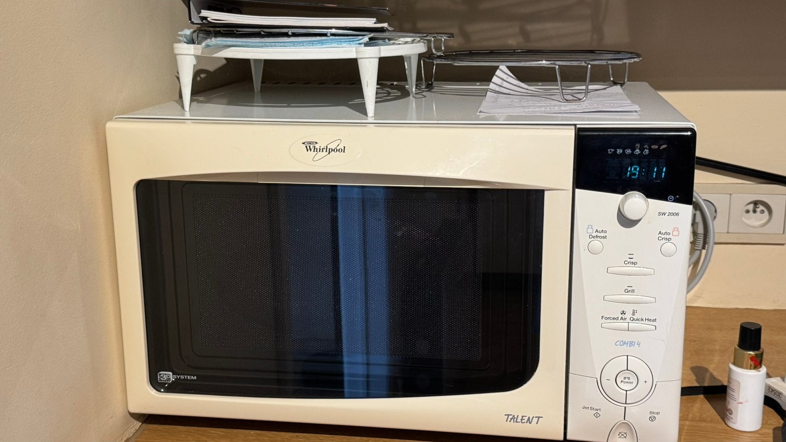 Petit Four à micro-ondes combiné Whirlpool SW2006 (offre?), Croustillant, Enlèvement, Utilisé, 45 à 60 cm