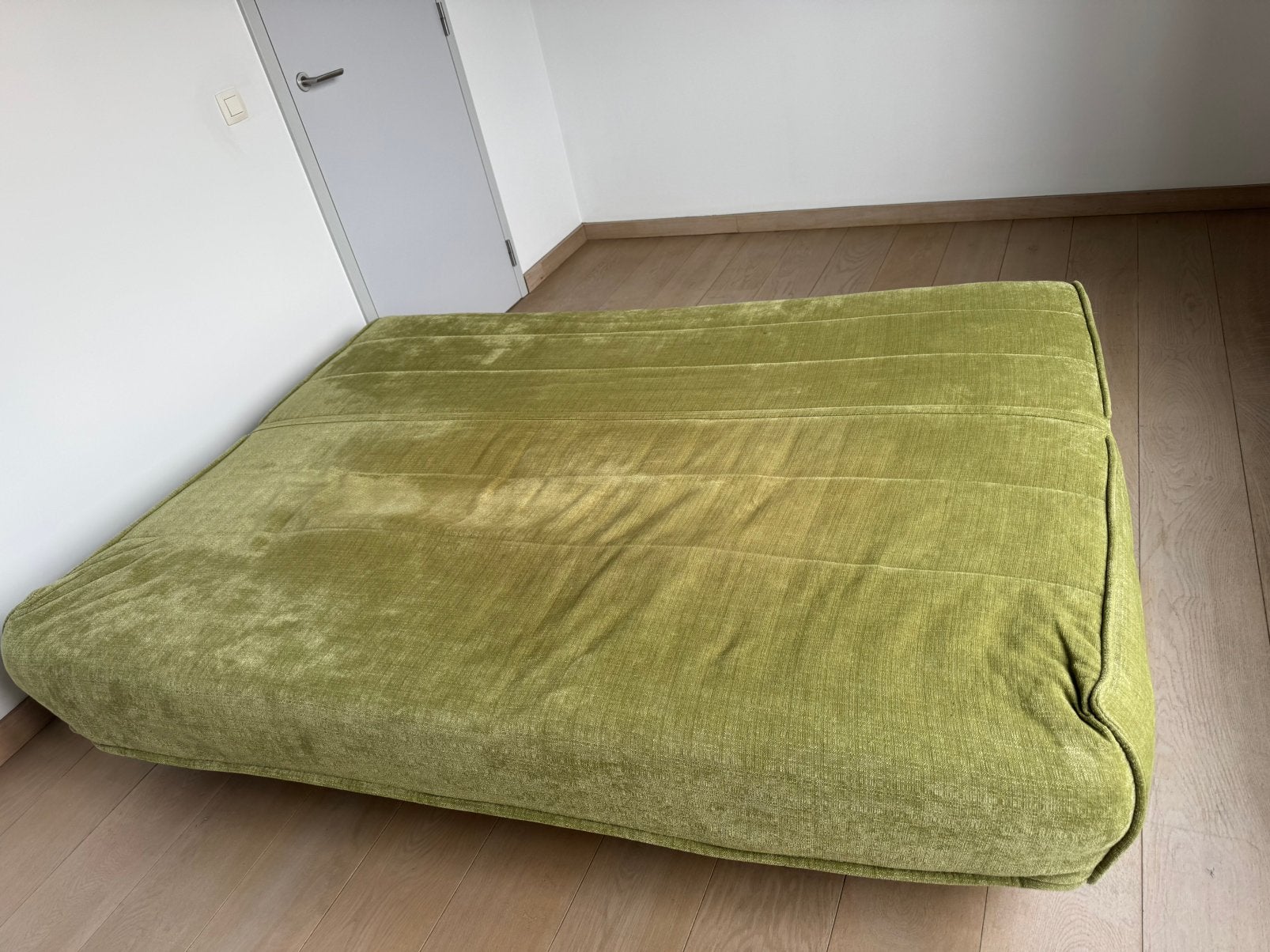 Canapé en bon état, matelas et housse inclus. Pliable, Enlèvement