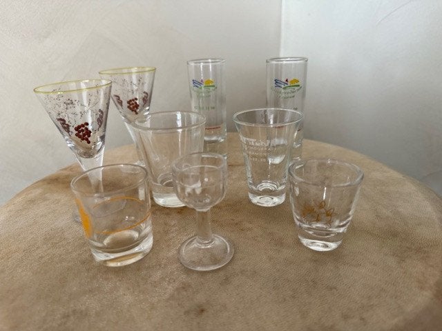 14 verres à liqueur, dont 3 à pied — parfait état, Enlèvement ou Envoi