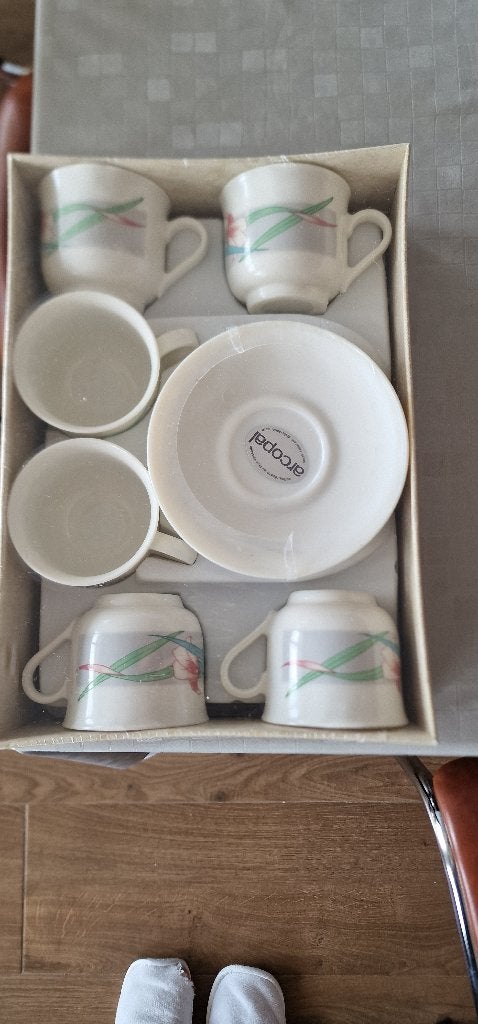 Tasse arcopal, Maison & Meubles, Neuf, Vintage, Enlèvement, Autres matériaux