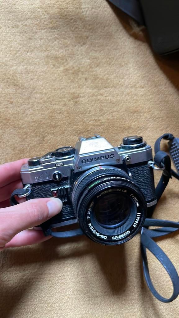 Olympus OM-10 + Zuiko 50mm f/1.8 – Kit argentique vintage, Enlèvement, Comme neuf, Olympus