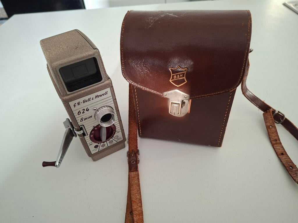Vintage Bell & Howell 624 – 8mm filmcamera, Verzamelen, Foto-apparatuur en Filmapparatuur, Ophalen, Filmcamera