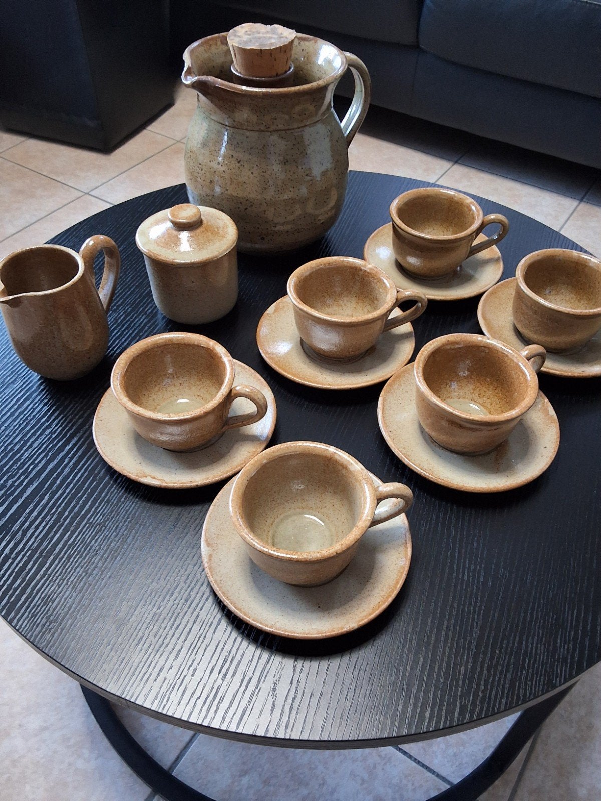 service à café en grè jamais servi état neuf 25 € +1 pot 5€, Enlèvement