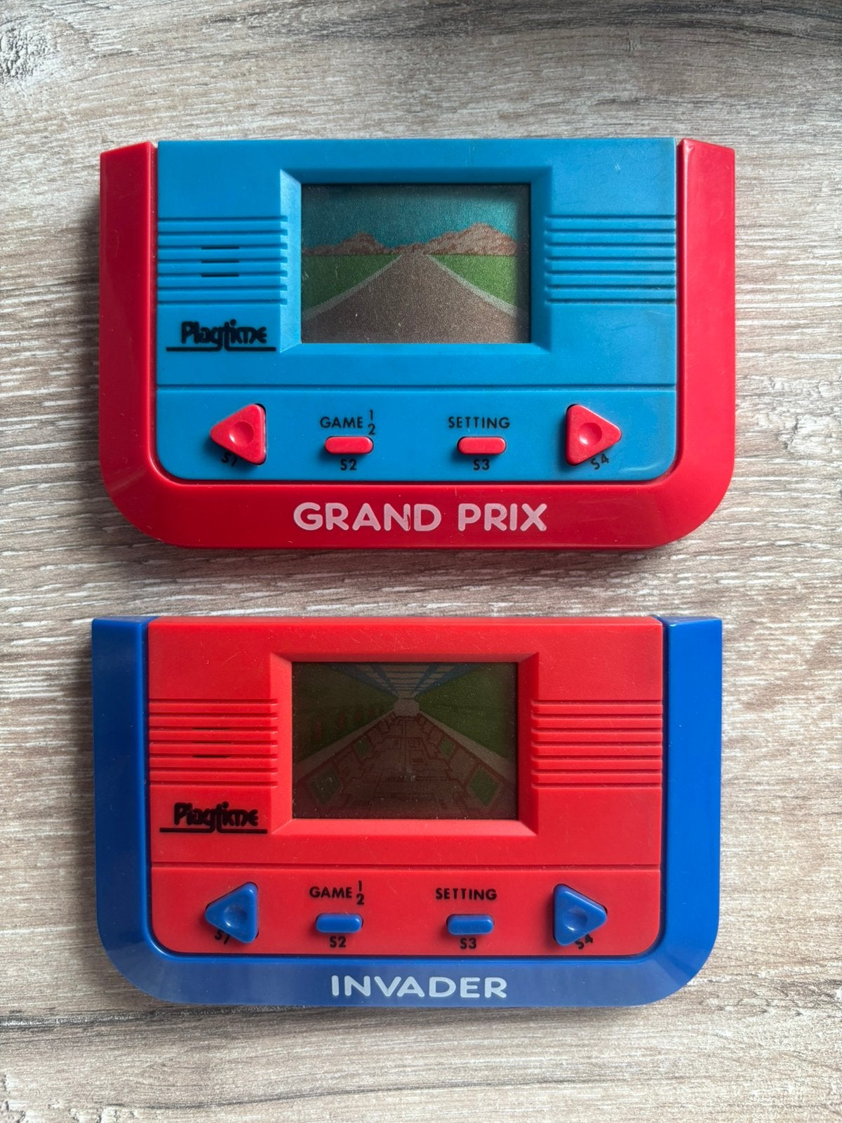 2x Vintage Playtime Handheld Games - Grand Prix & Invader, Enlèvement, Utilisé