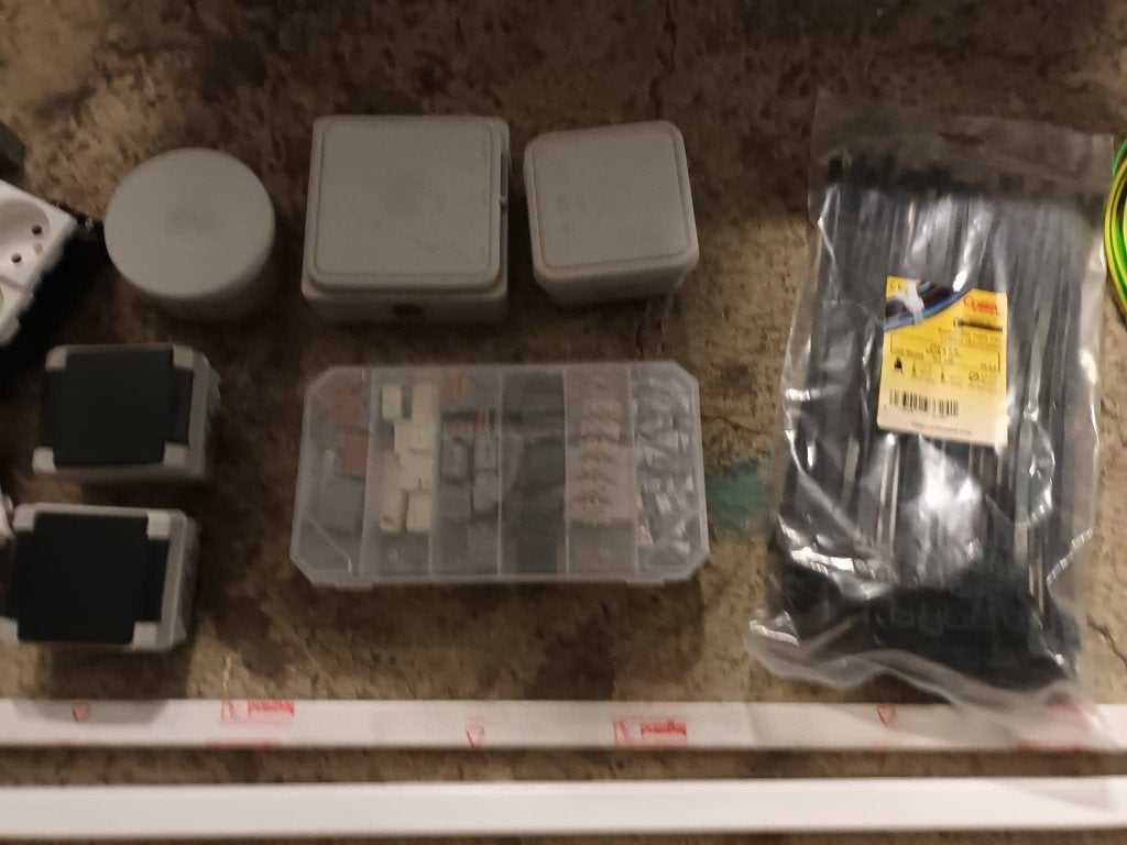 materiel pour installation électrique a saisir, Enlèvement, Neuf, Autres types