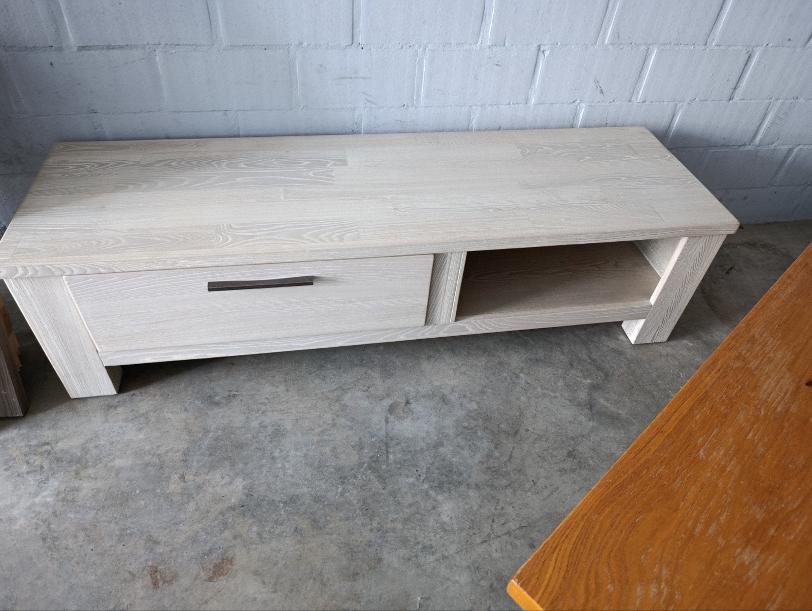 Sofa, tafel, bed, salontafel en tv kast, Ophalen