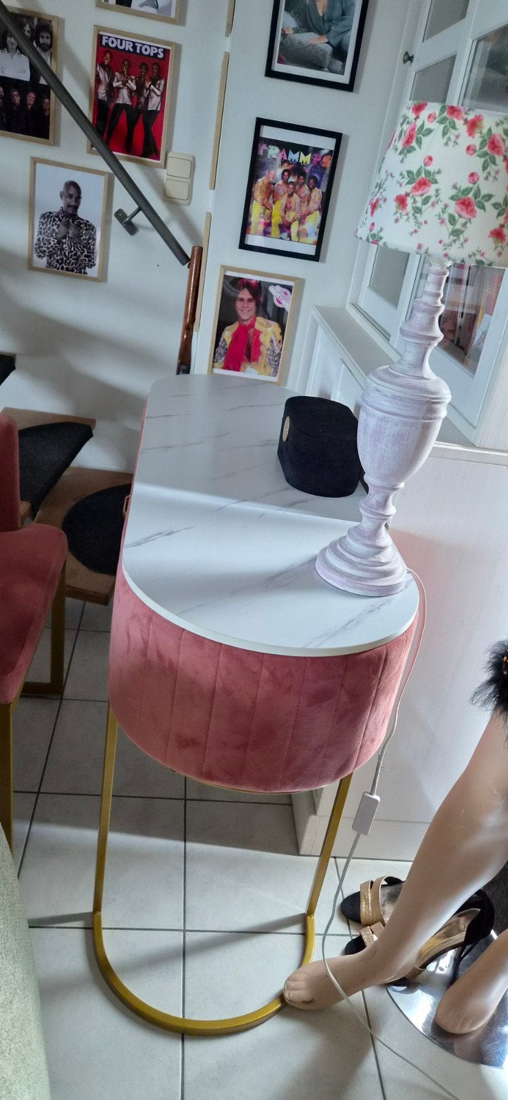 Make up tafeltje, Enlèvement