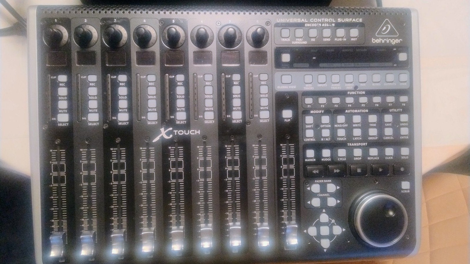 te koop behringer XR16 met X touch, Enlèvement ou Envoi, Comme neuf, 10 à 20 canaux, Entrée micro