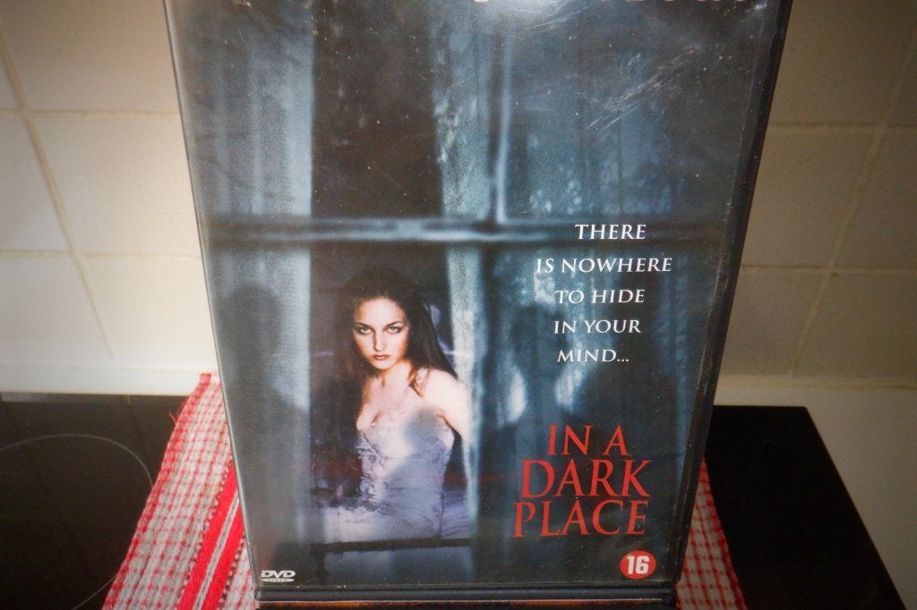 DVD In A Dark Place., Cd's en Dvd's, Vanaf 16 jaar, Ophalen of Verzenden, Zo goed als nieuw, Gore