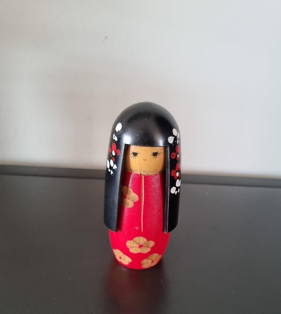 Mooie Girl in Red Kimono Kokeshi van Tanaka Kojo, Antiek en Kunst, Verzenden
