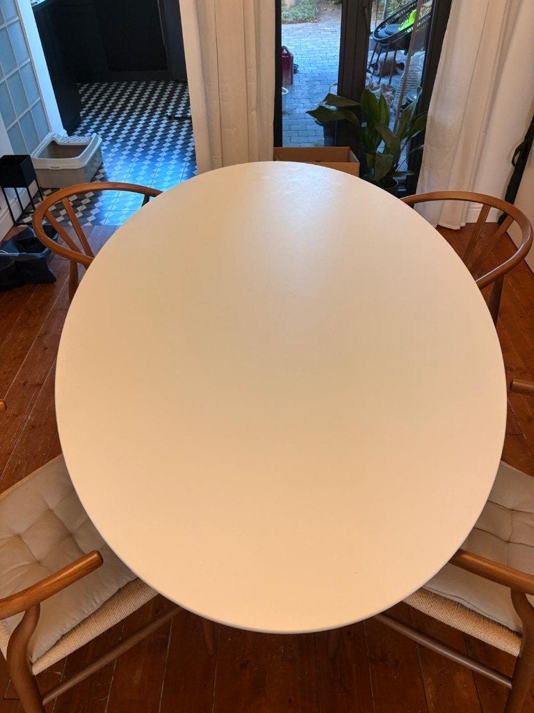 Tulip Ovale tafel + 6 Wishbone stoelen, Huis en Inrichting, Ophalen, Gebruikt, 100 tot 150 cm, Vijf personen of meer