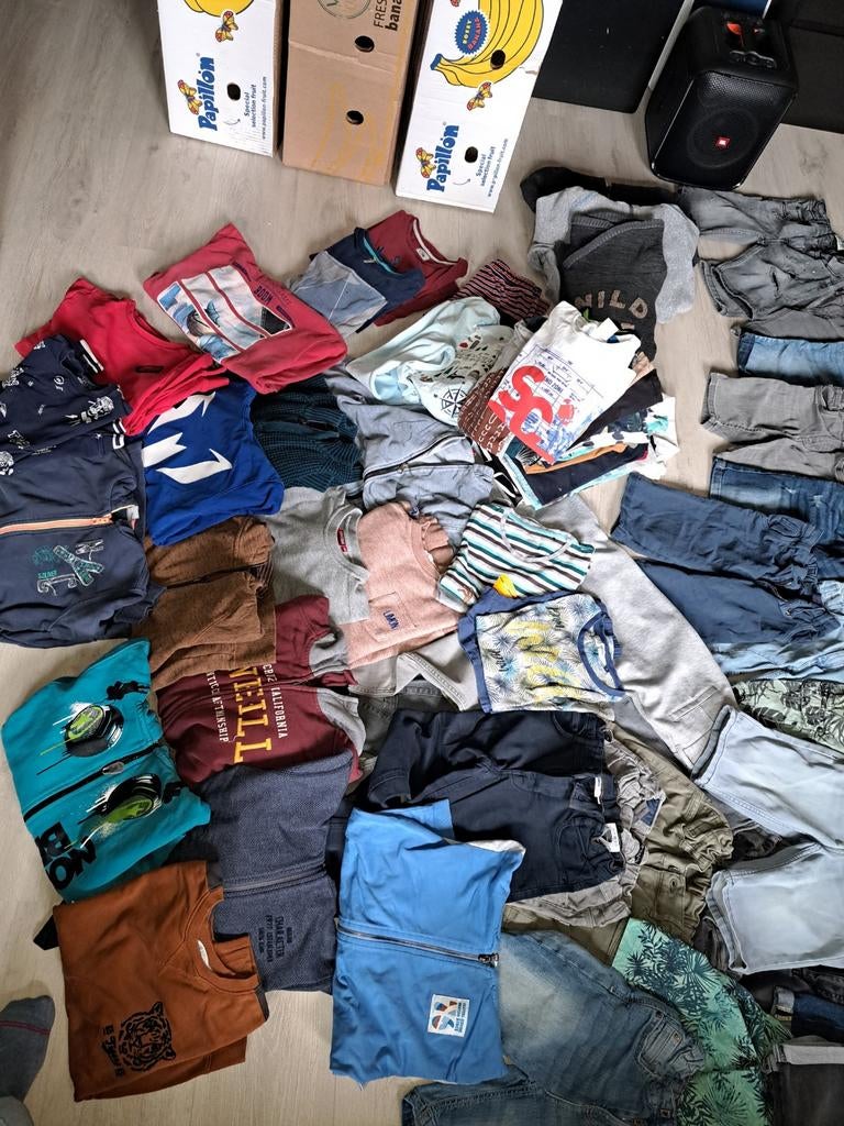 Lot jongens kleren 134/140, Ophalen
