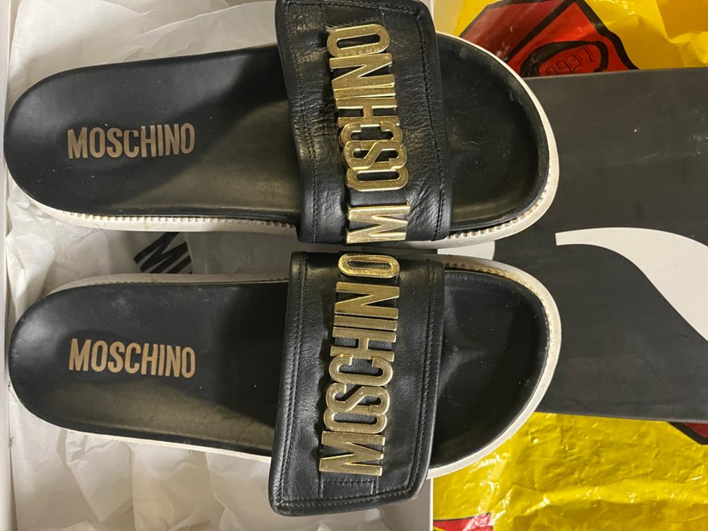 Mosschino slippers, Vêtements | Hommes, Chaussures, Enlèvement, Porté, Chaussons