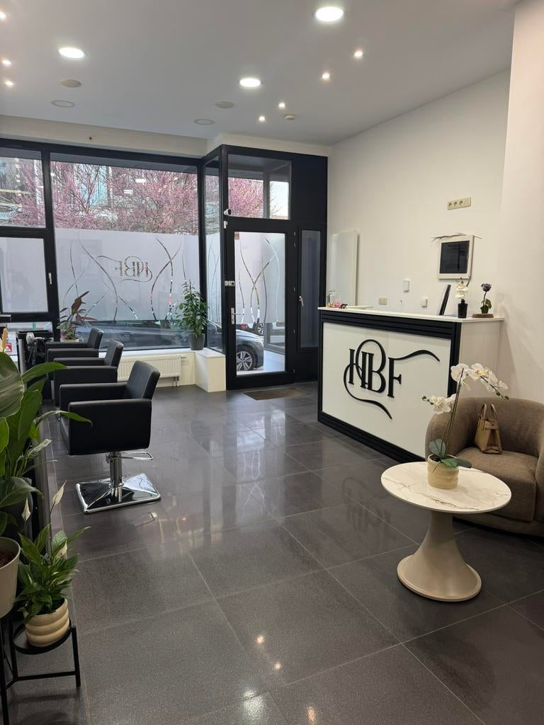 ESPACE À LOUER - COIFFURE / PROTHÉSISTE ONGULAIRE !, Offres d'emploi, Emplois | Beauté