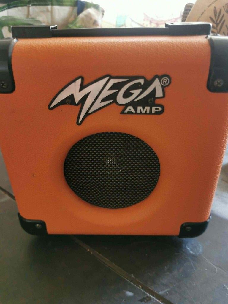 Mega Amp vl-10 voor gitaar, Muziek en Instrumenten, Versterkers | Bas en Gitaar, Ophalen, Zo goed als nieuw, Gitaar