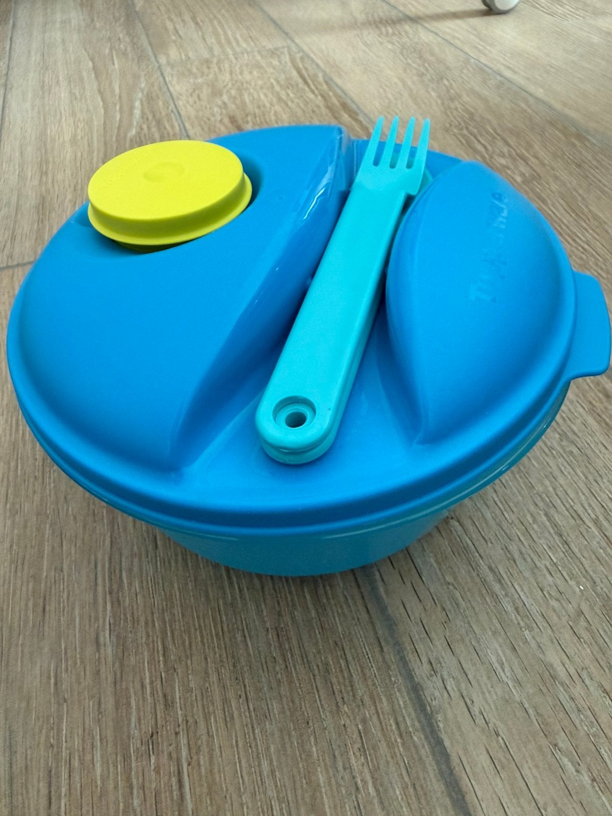 Lunch box tupperware bleu, Maison & Meubles, Cuisine| Tupperware, Enlèvement, Comme neuf, Bleu