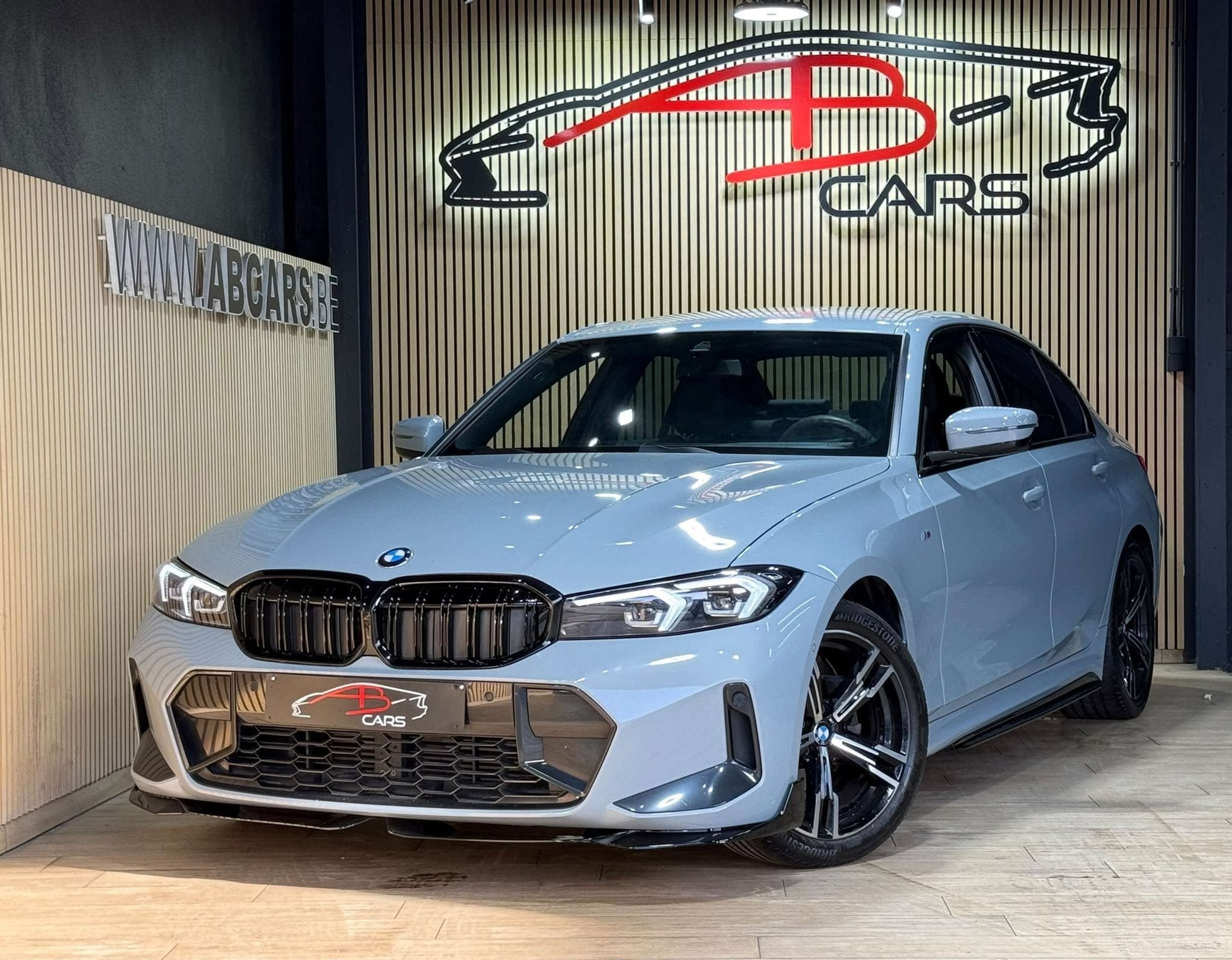 BMW 3 Serie 318 dA MHEV * PACK M PERFORMANCE * GARANTIE 12 M, Autos : Divers, Argent ou Gris, Hybride Électrique/Diesel, Berline